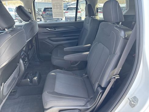 Used 2023 Jeep Grand Cherokee L Laredo image 13