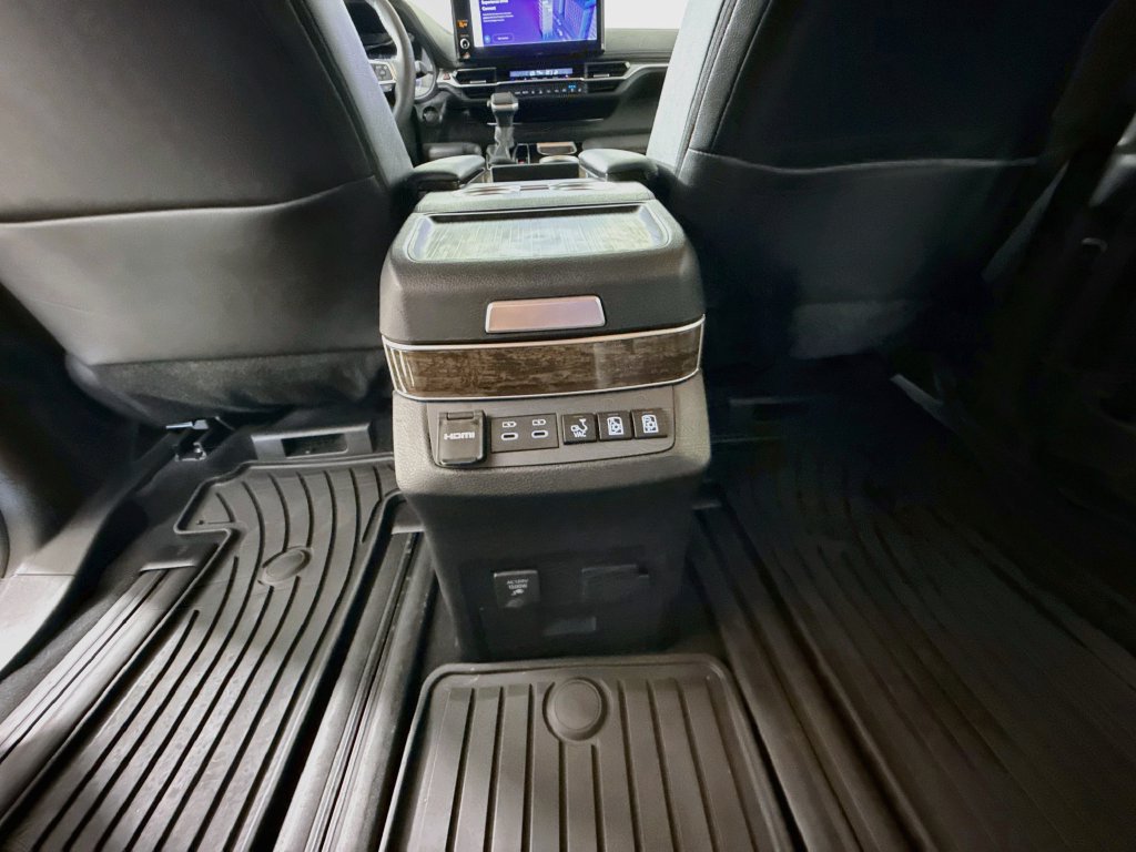 Used 2026 Toyota Sienna Platinum AWD/4WD image 27