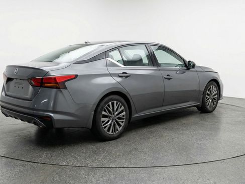 Used 2025 Nissan Altima 2.5 SV FWD image 9