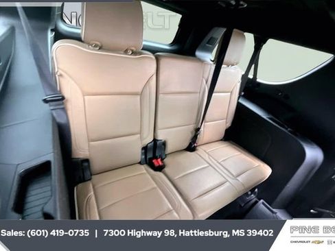 Used 2024 Chevrolet Suburban Premier w/ Premium Package image 21