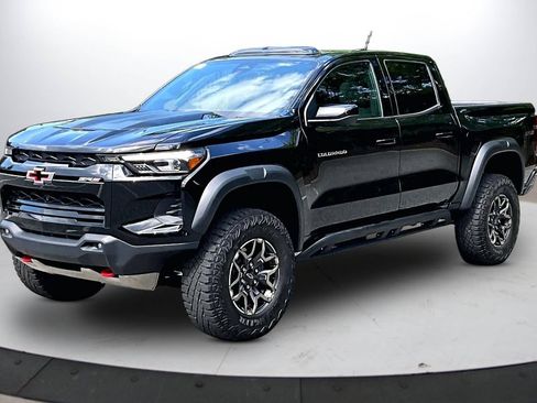 Used 2024 Chevrolet Colorado ZR2 w/ ZR2 Convenience Package III AWD/4WD image 4