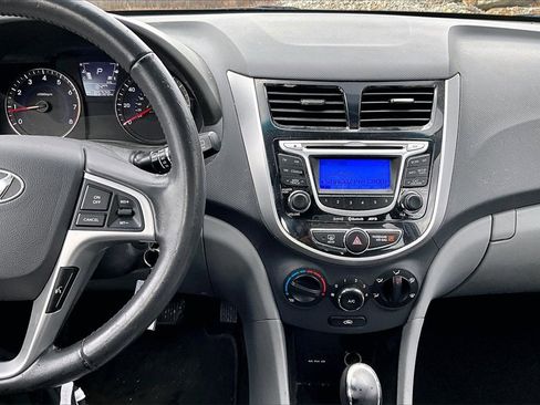 Used 2012 Hyundai Accent SE image 27