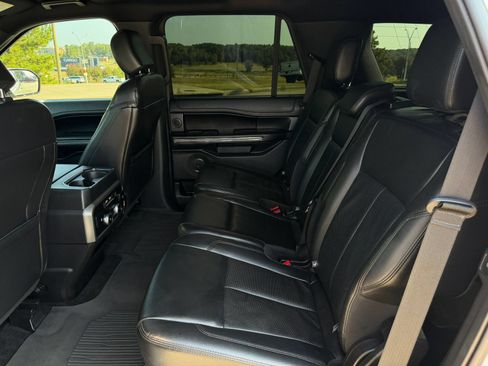 Used 2019 Ford Expedition XLT w/ Equipment Group 202A RWD image 27
