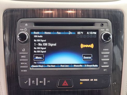Used 2017 Chevrolet Traverse LT FWD image 12