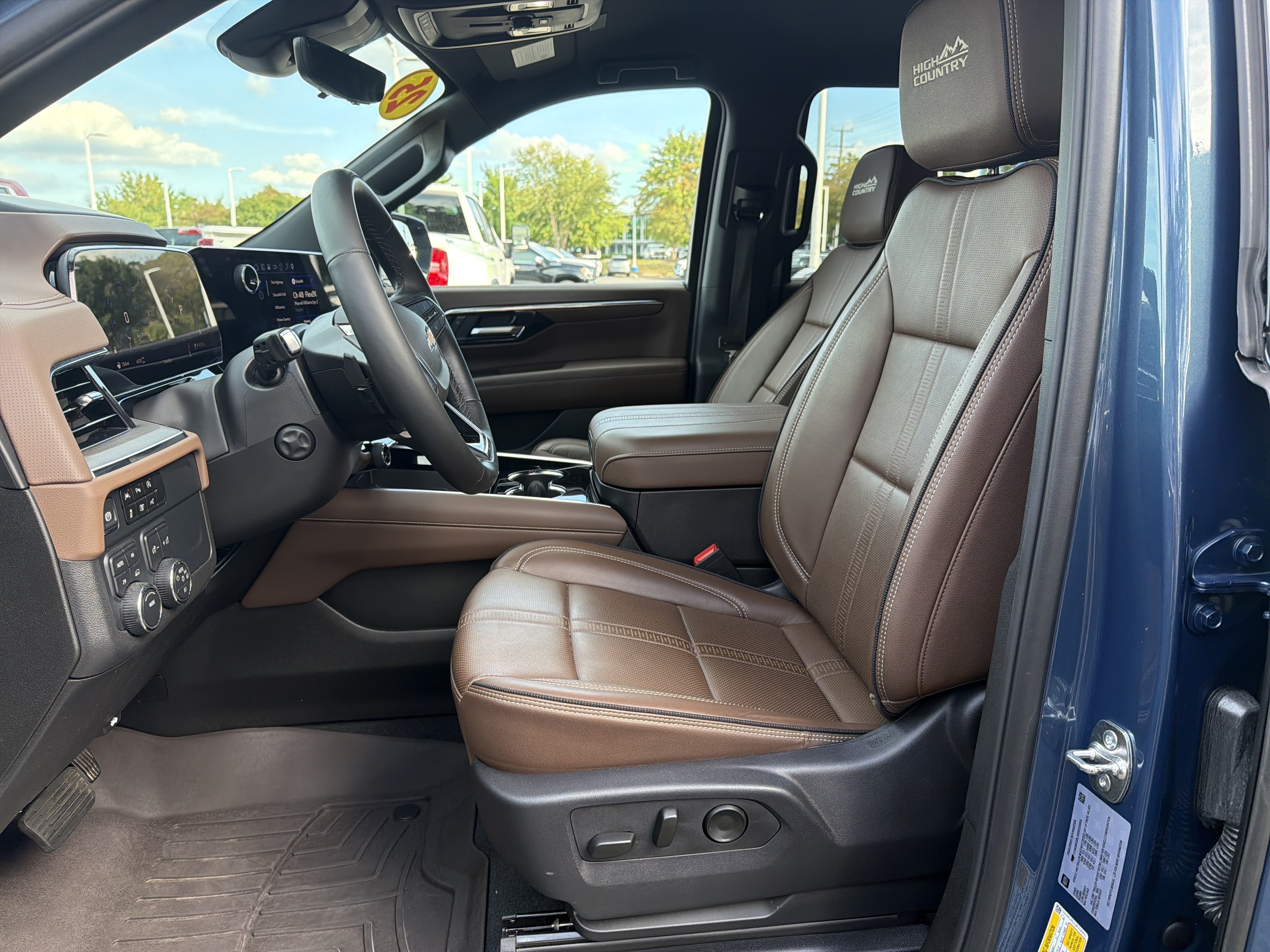 Used 2025 Chevrolet Suburban High Country w/ LPO, Get Active Package AWD/4WD image 16