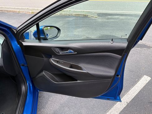 Used 2017 Chevrolet Cruze LT w/ Convenience Package FWD image 24