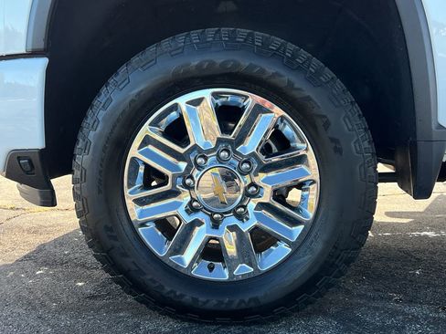 Used 2024 Chevrolet Silverado 2500 High Country w/ High Country Premium Package image 12
