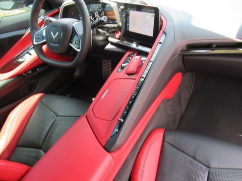 Used 2024 Chevrolet Corvette Stingray Preferred Conv w/ Z51 Performance Package RWD image 13