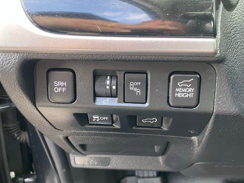 Used 2018 Subaru Forester 2.5i Touring AWD/4WD image 10