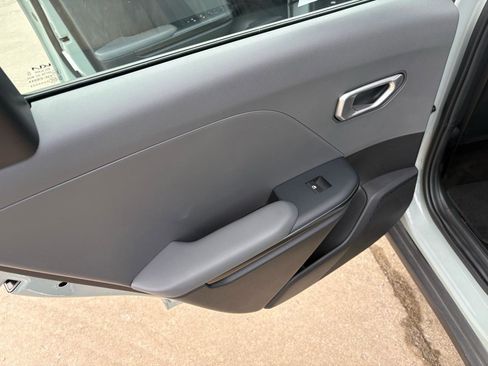 Used 2025 Kia K4 image 32