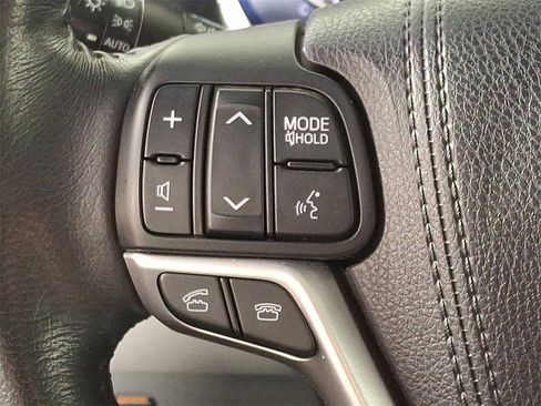Used 2015 Toyota Sienna XLE image 23