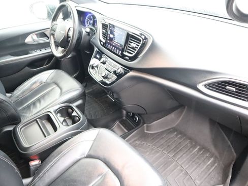 Used 2020 Chrysler Pacifica Touring-L AWD/4WD image 47