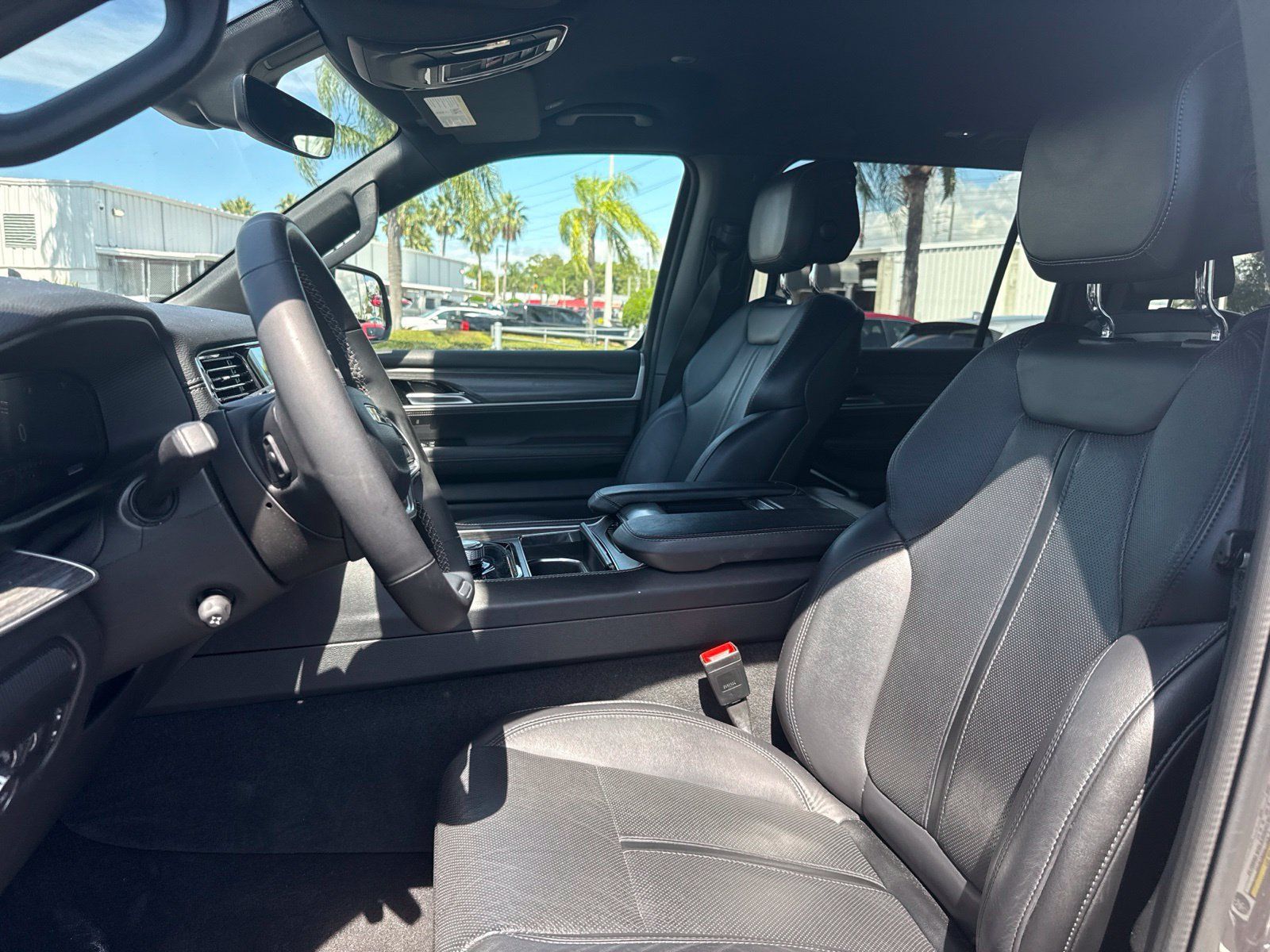 Used 2024 Jeep Wagoneer Series II w/ Flexible Seating Group RWD image 10