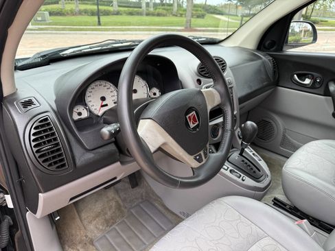 Used 2004 Saturn Vue 2WD V6 w/ Comfort Pkg image 8