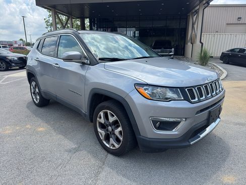 Used 2018 Jeep Compass Limited w/ Navigation Group AWD/4WD image 1