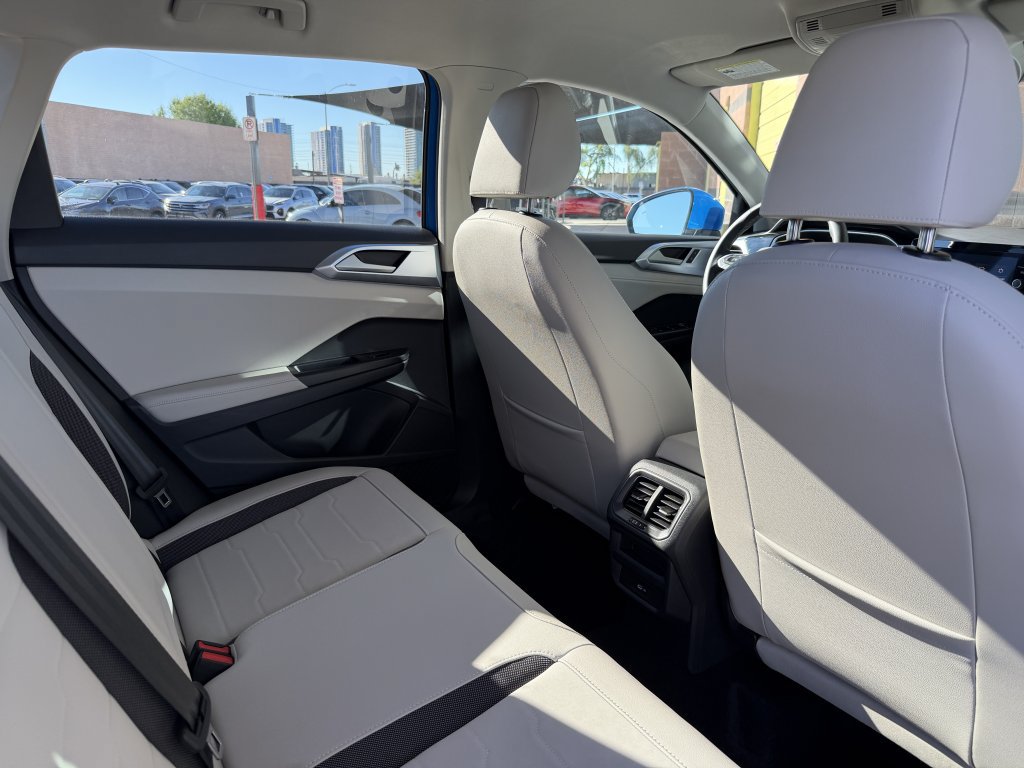Used 2025 Volkswagen Taos SE AWD/4WD image 35