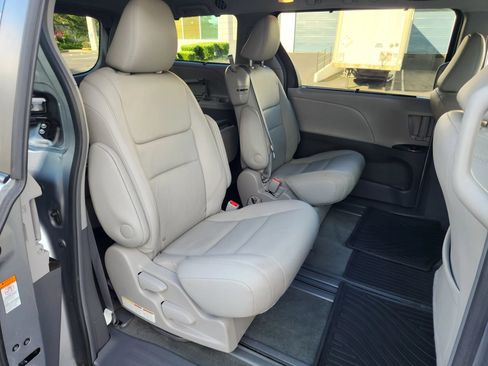 Used 2016 Toyota Sienna XLE w/ XLE Navigation Package FWD image 22