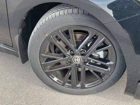 Certified 2025 Toyota Camry SE image 5