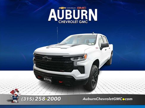 Used 2025 Chevrolet Silverado 1500 LT Trail Boss AWD/4WD image 2