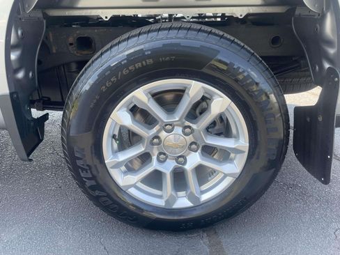 Used 2023 Chevrolet Silverado 1500 LT AWD/4WD image 7