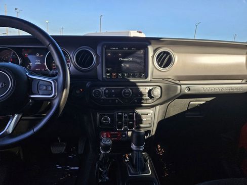 Used 2022 Jeep Wrangler Unlimited Rubicon 4xe w/ Cold Weather Group AWD/4WD image 18