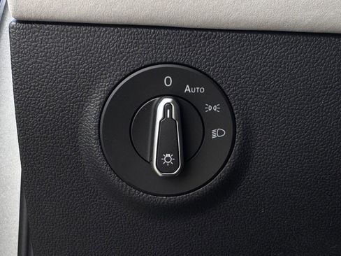 New 2025 Volkswagen Taos SE image 22