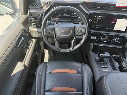 Used 2025 GMC Sierra 1500 AT4 w/ AT4 Premium Package AWD/4WD image 15