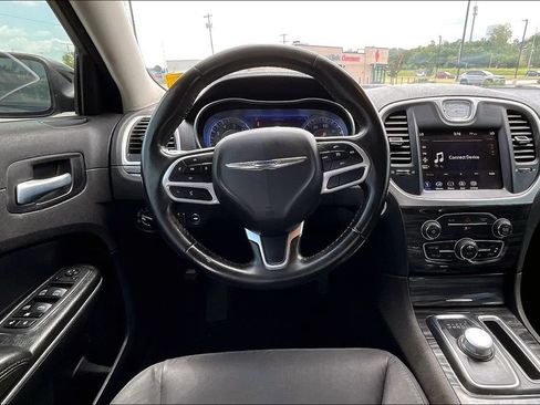 Used 2022 Chrysler 300 Touring w/ Sport Appearance Package RWD image 6