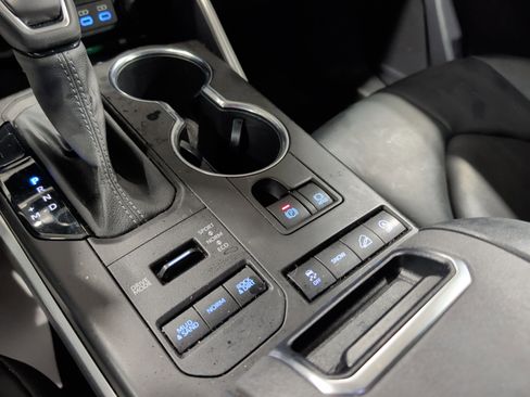 Used 2022 Toyota Highlander XLE image 11