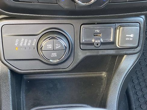 Used 2023 Jeep Renegade Trailhawk AWD/4WD image 41