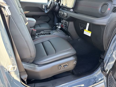 New 2025 Jeep Gladiator Rubicon image 18