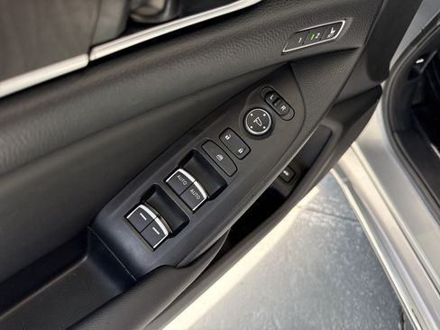 Used 2019 Honda Accord Touring image 17