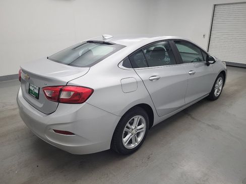 Used 2018 Chevrolet Cruze LT w/ Convenience Package FWD image 10