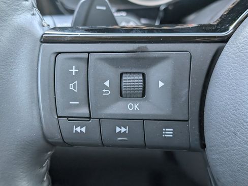 Used 2024 Nissan Pathfinder SL AWD/4WD image 16