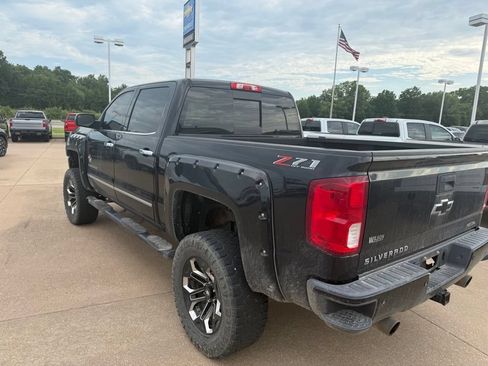 Used 2018 Chevrolet Silverado 1500 LTZ Z71 w/ LTZ Plus Package AWD/4WD image 4