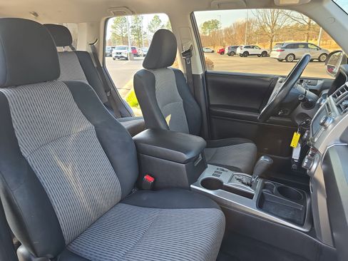 Used 2015 Toyota 4Runner SR5 image 10