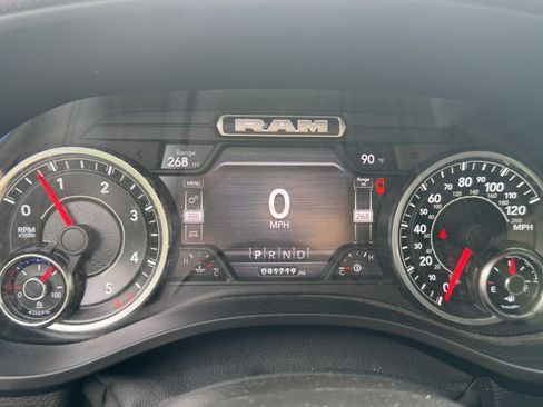 Used 2022 RAM 1500 Laramie AWD/4WD image 34