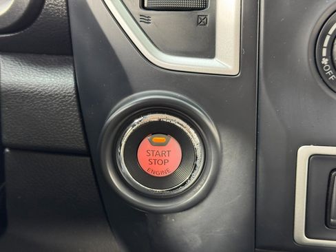 Used 2017 Nissan Titan S image 20