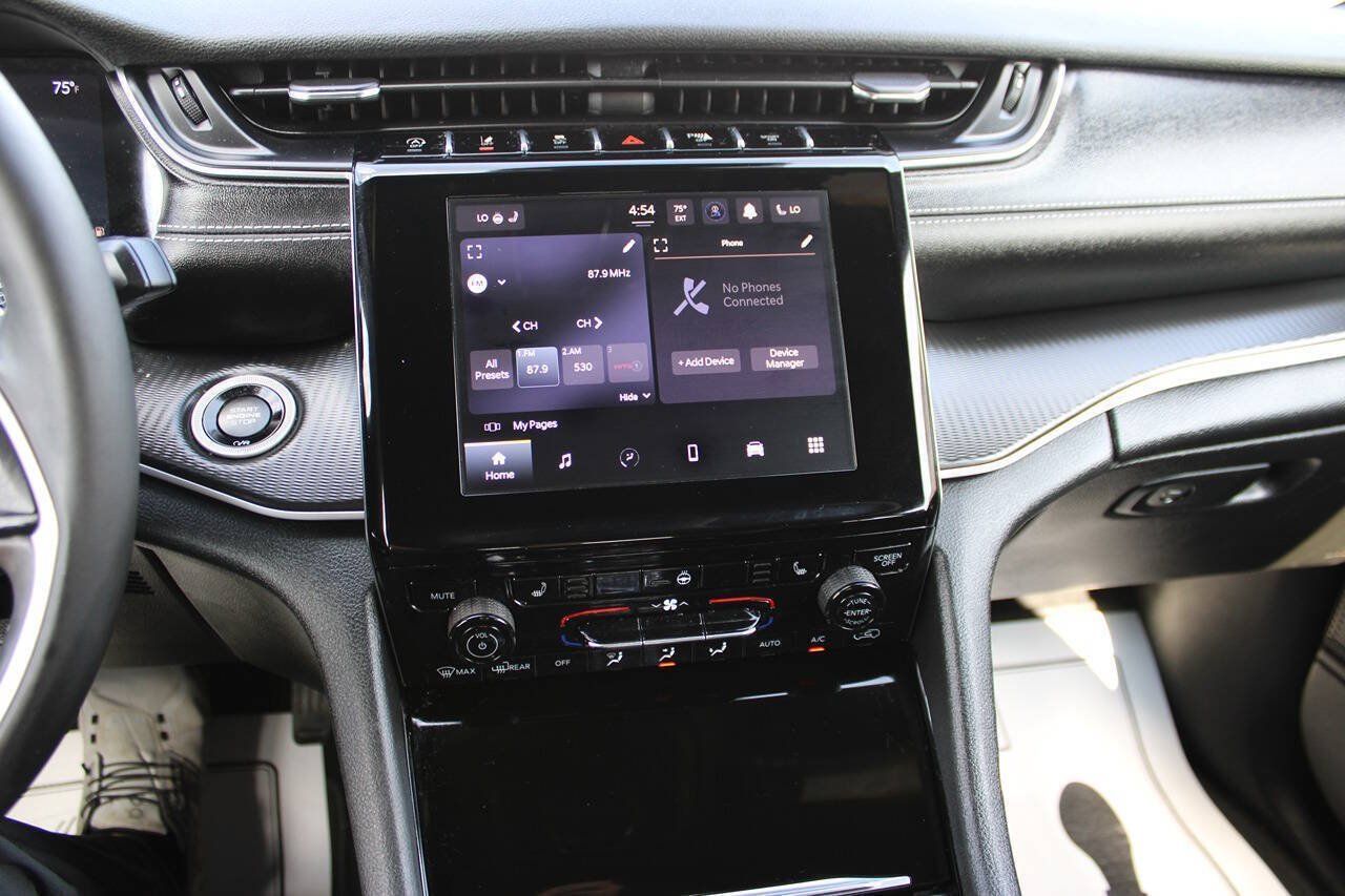 Used 2023 Jeep Grand Cherokee Altitude AWD/4WD image 15