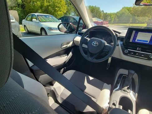 Used 2023 Toyota Corolla LE image 7