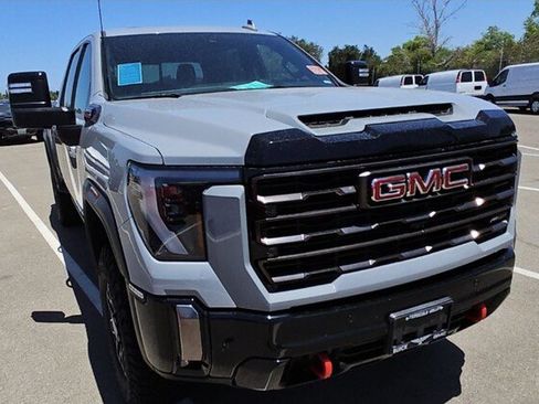 Used 2024 GMC Sierra 2500 AT4X AWD/4WD image 2