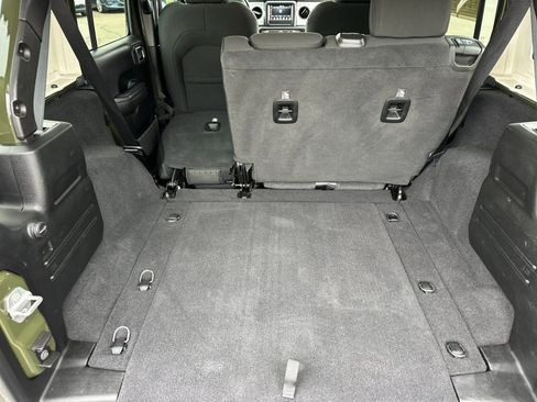 Used 2021 Jeep Wrangler Unlimited Islander image 14