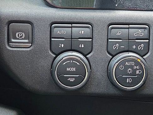 Certified 2024 Chevrolet Silverado 1500 High Country w/ Technology Package image 21