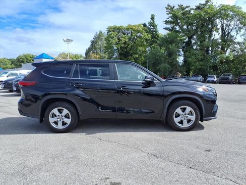 Used 2023 Toyota Highlander LE image 3