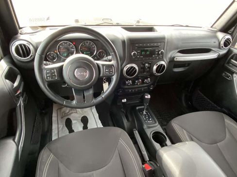 Used 2016 Jeep Wrangler Unlimited Sahara w/ Connectivity Group image 12