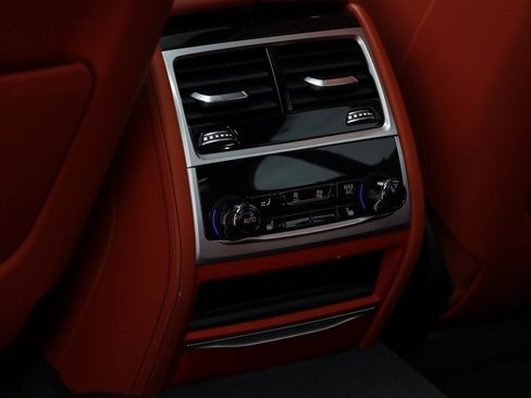 Used 2022 BMW ALPINA B7 xDrive image 21