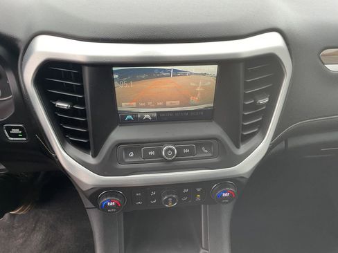 Used 2017 GMC Acadia SLE image 19