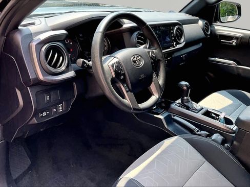 Used 2023 Toyota Tacoma TRD Off-Road w/ Technology Package AWD/4WD image 18