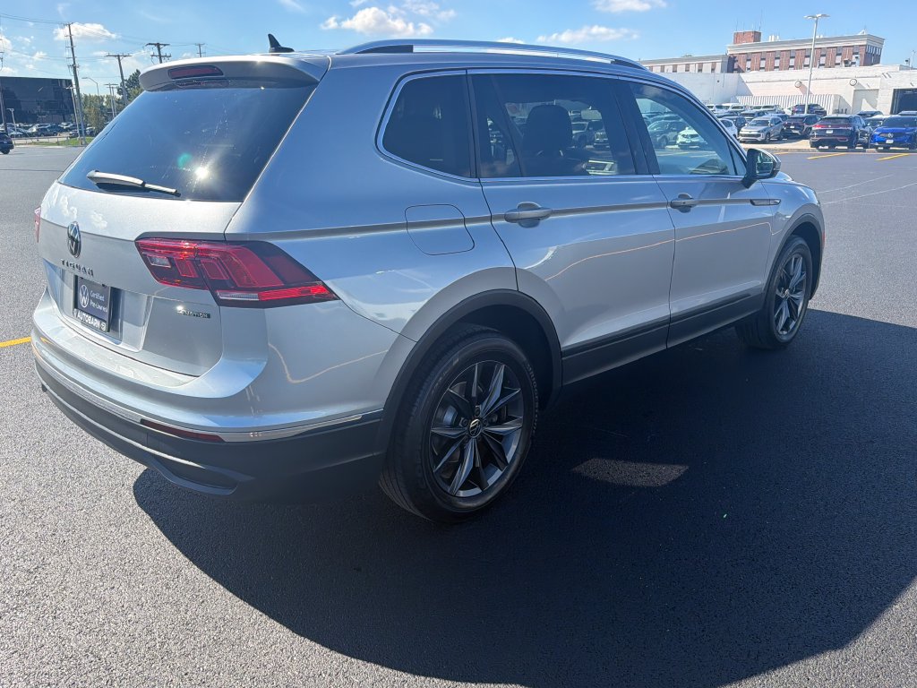 Certified 2023 Volkswagen Tiguan SE w/ Panoramic Sunroof Package AWD/4WD image 6