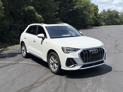 Used 2023 Audi Q3 2.0T Premium AWD/4WD image 2
